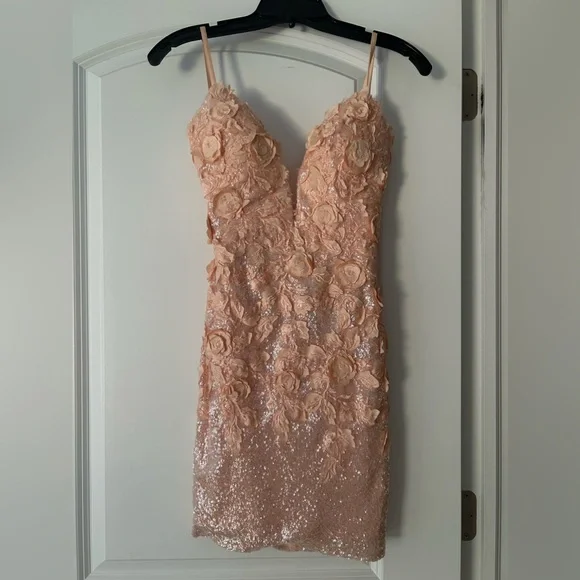 Designer Jovani dress in size zero, peach. Worn once! - Picture 3 of 5